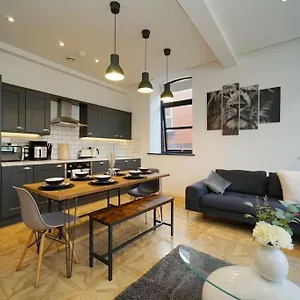 Stylish & Elegant Centre Leeds (West Yorkshire)